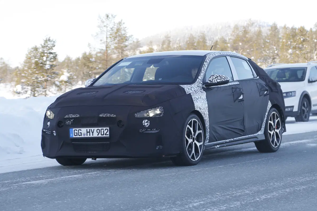 Hyundai i30 N Fastback, le foto spia (5)