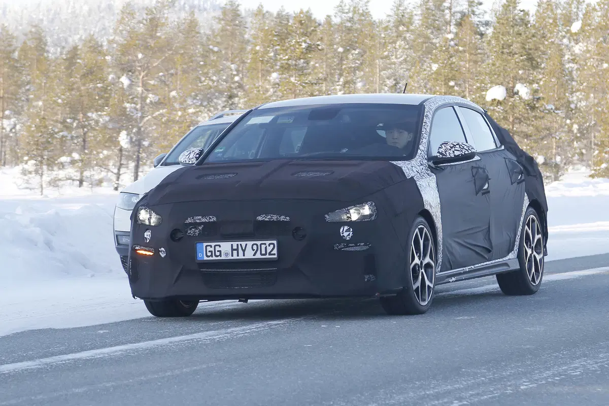 Hyundai i30 N Fastback, le foto spia (7)