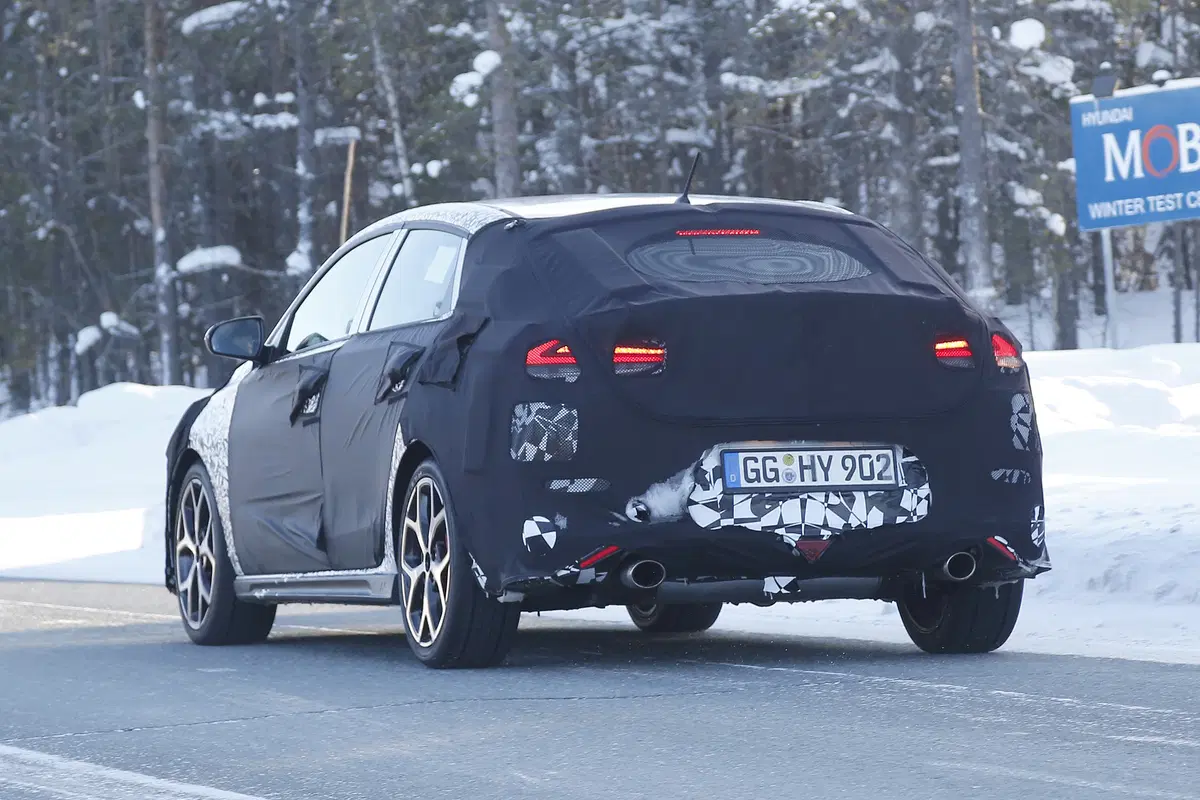 Hyundai i30 N Fastback, le foto spia (8)