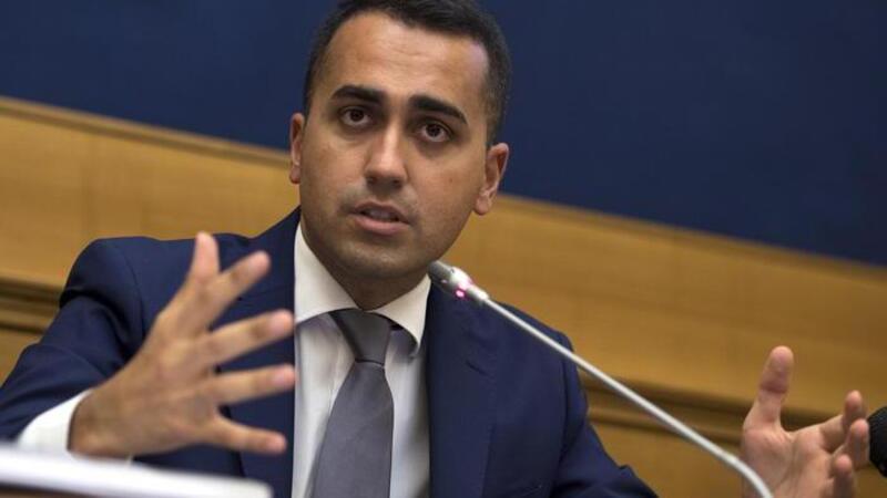 Stop ai diesel, Di Maio: &laquo;Obiettivo? Un milione di elettriche nel 2020&raquo;