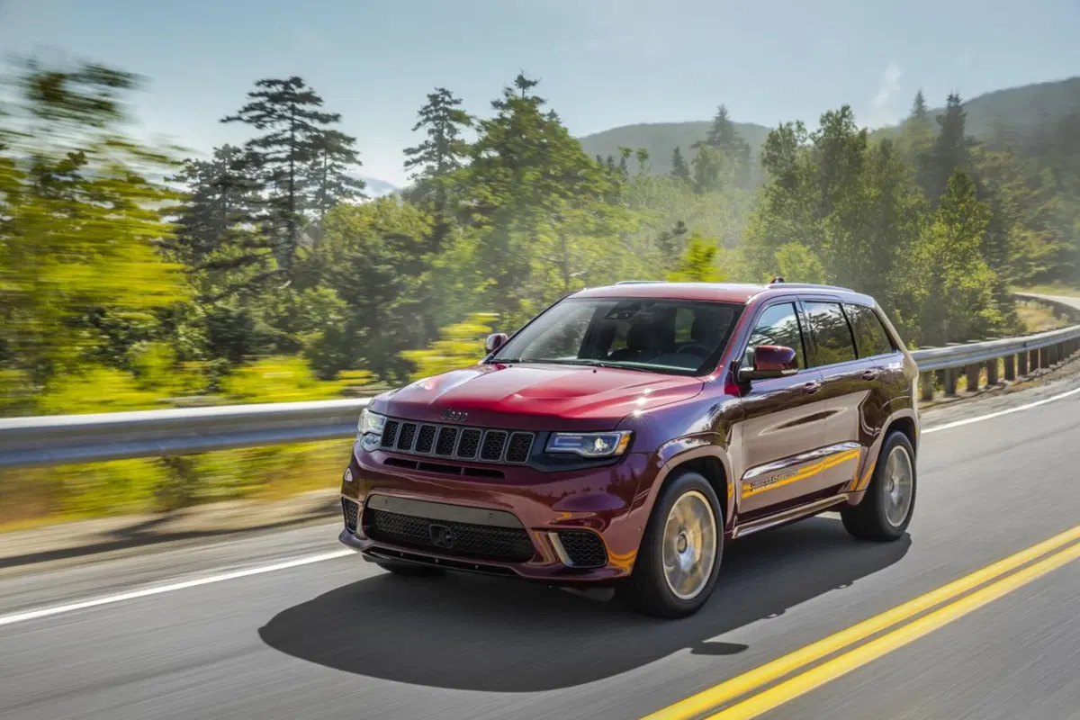 Jeep Grand Cherokee Trackhawk, il super SUV da 700 CV debutta al Salone di Ginevra 2018 (2)