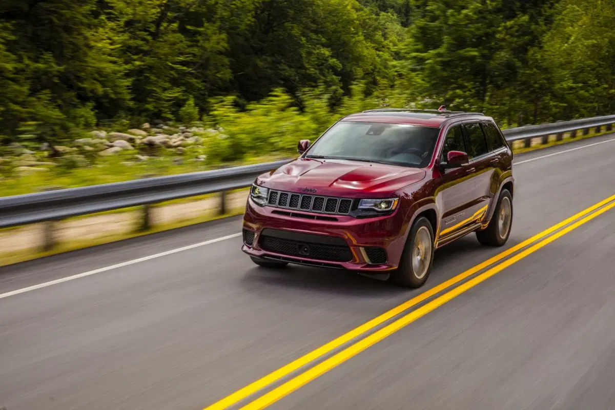 Jeep Grand Cherokee Trackhawk, il super SUV da 700 CV debutta al Salone di Ginevra 2018 (4)