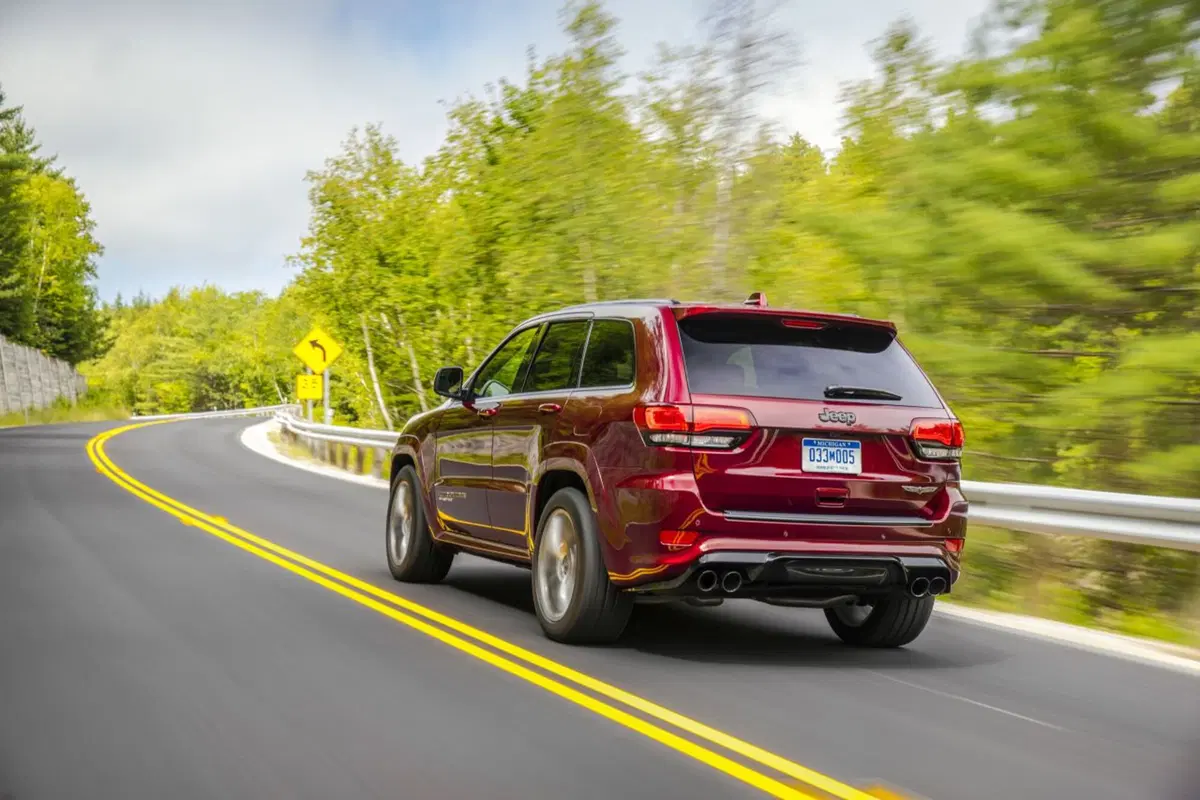 Jeep Grand Cherokee Trackhawk, il super SUV da 700 CV debutta al Salone di Ginevra 2018
