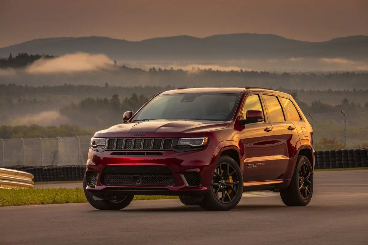 Jeep Grand Cherokee Trackhawk, il super SUV da 700 CV debutta al Salone di Ginevra 2018 (9)