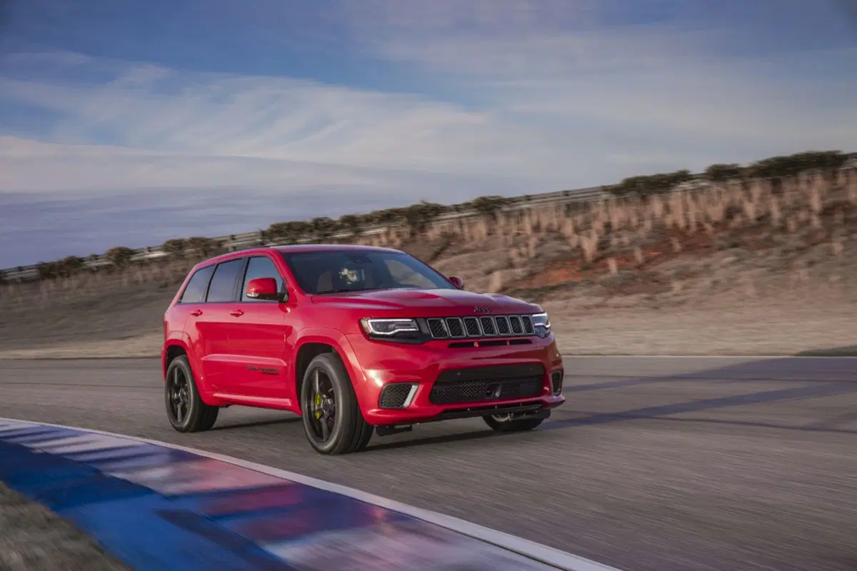 Jeep Grand Cherokee Trackhawk, il super SUV da 700 CV debutta al Salone di Ginevra 2018 (11)