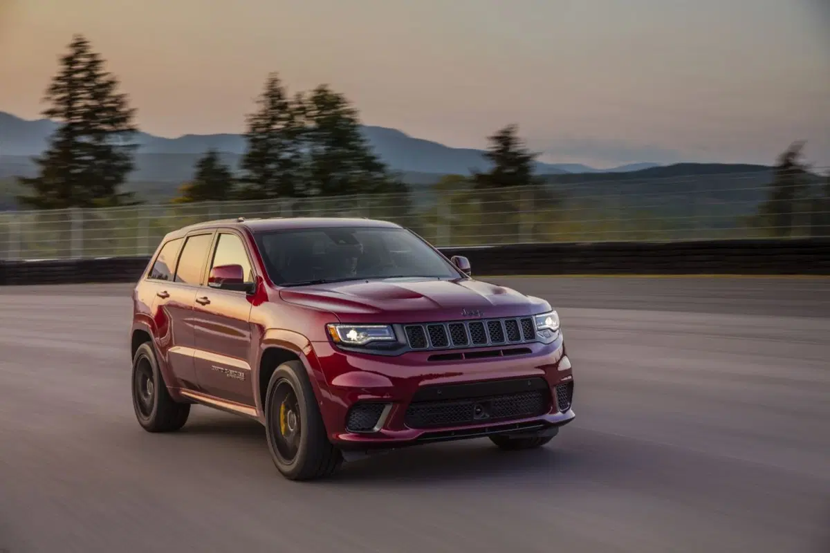 Jeep Grand Cherokee Trackhawk, il super SUV da 700 CV debutta al Salone di Ginevra 2018 (13)