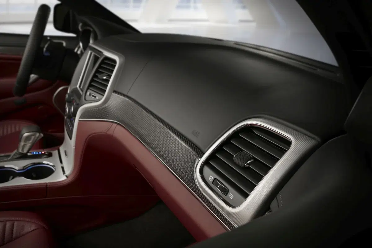 Jeep Grand Cherokee Trackhawk, il super SUV da 700 CV debutta al Salone di Ginevra 2018 (14)
