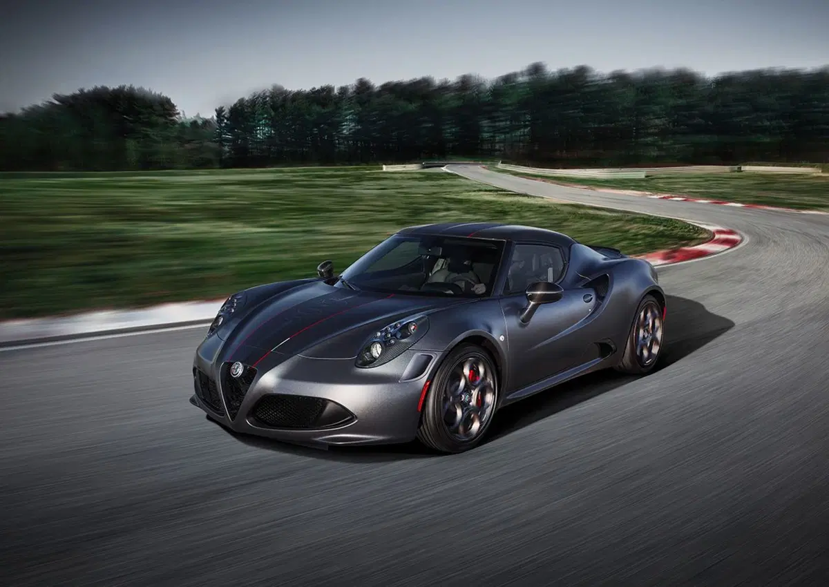 Alfa Romeo 4C, al Salone di Ginevra 2018 le Competizione e Italia (10)