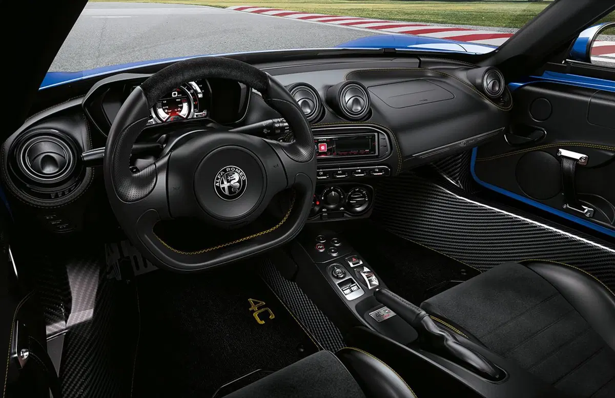 Alfa Romeo 4C, al Salone di Ginevra 2018 le Competizione e Italia (9)