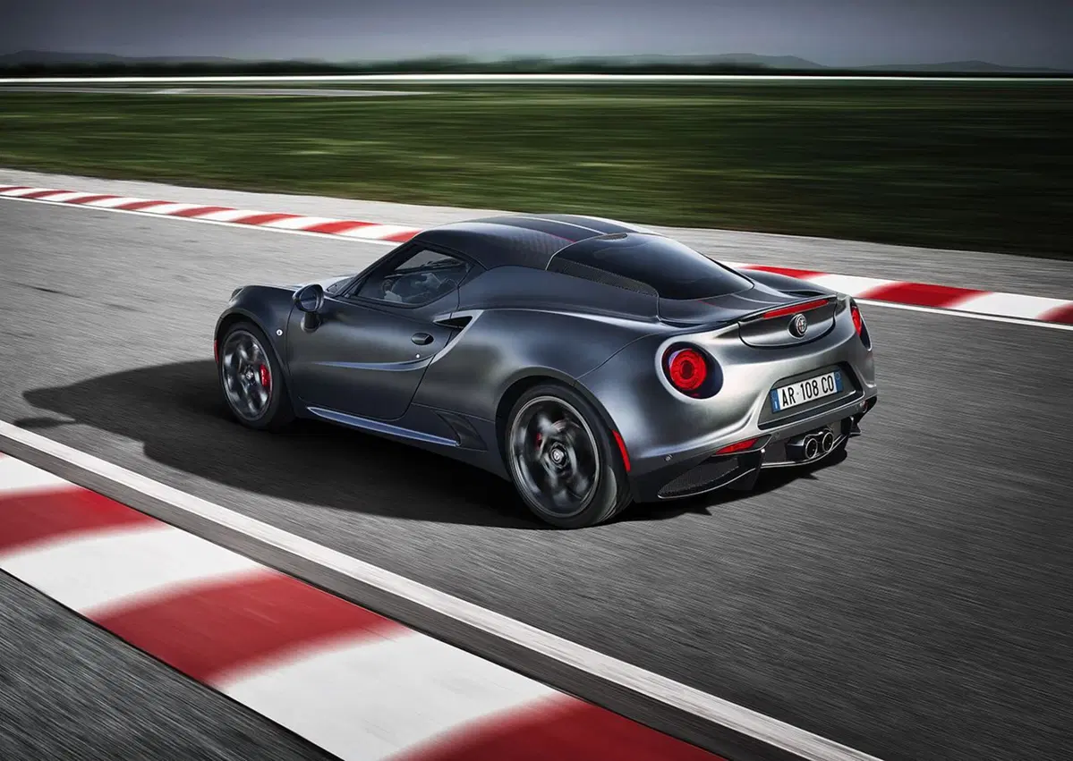 Alfa Romeo 4C, al Salone di Ginevra 2018 le Competizione e Italia (11)