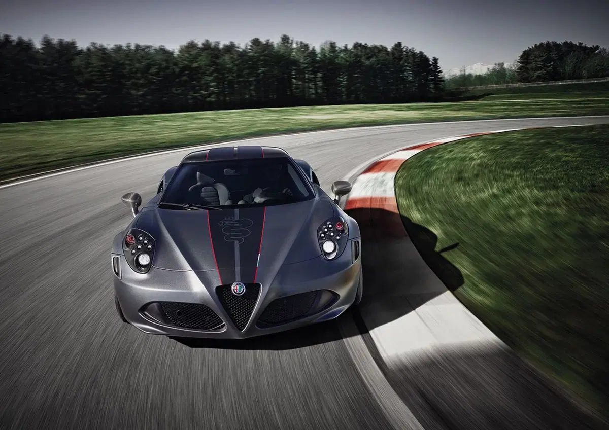 Alfa Romeo 4C, al Salone di Ginevra 2018 le Competizione e Italia (12)