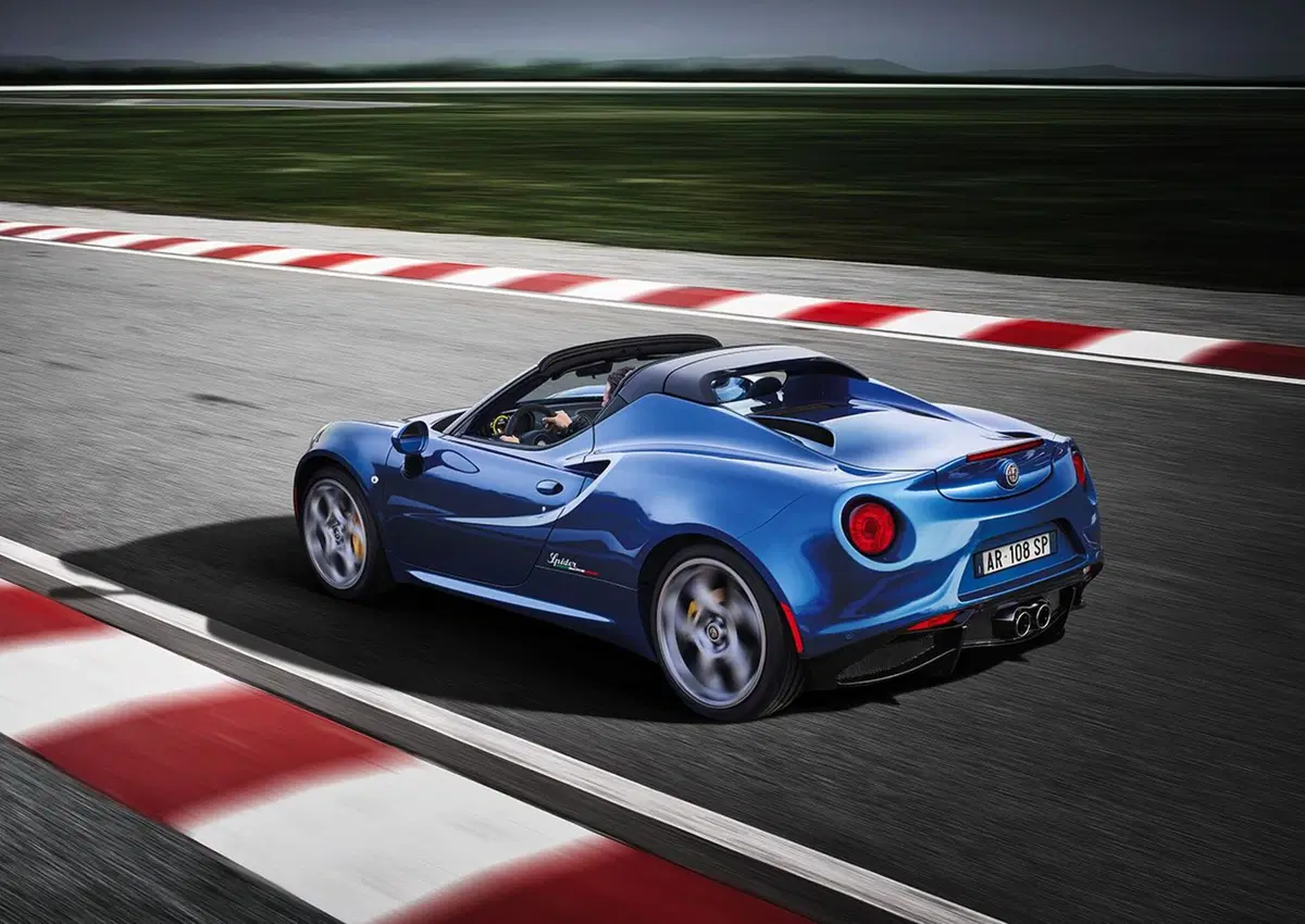 Alfa Romeo 4C, al Salone di Ginevra 2018 le Competizione e Italia (7)
