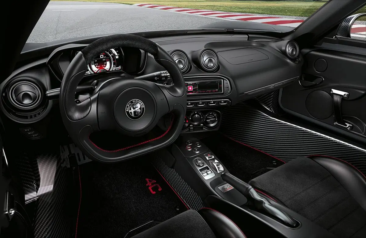 Alfa Romeo 4C, al Salone di Ginevra 2018 le Competizione e Italia (13)