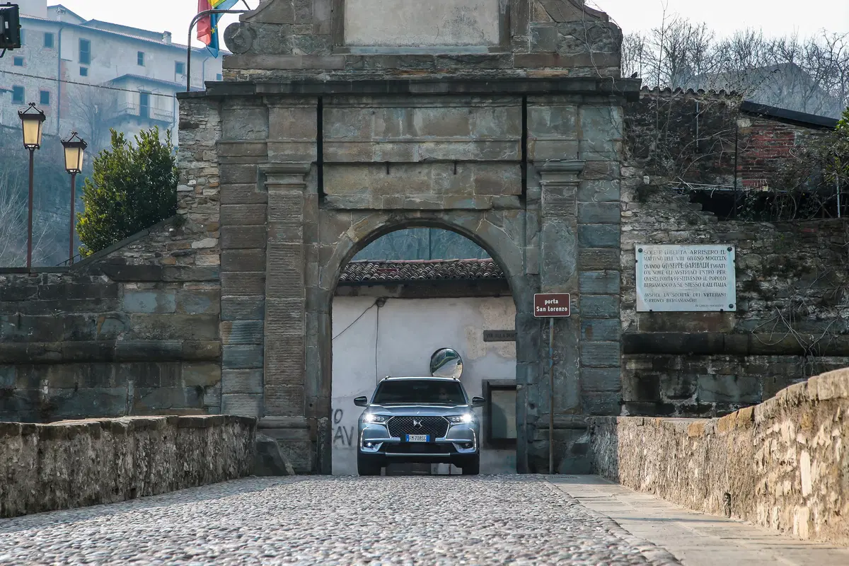 DS7 Crossback 2018 | tanto comfort e tecnologie per infastidire le tedesche  (8)