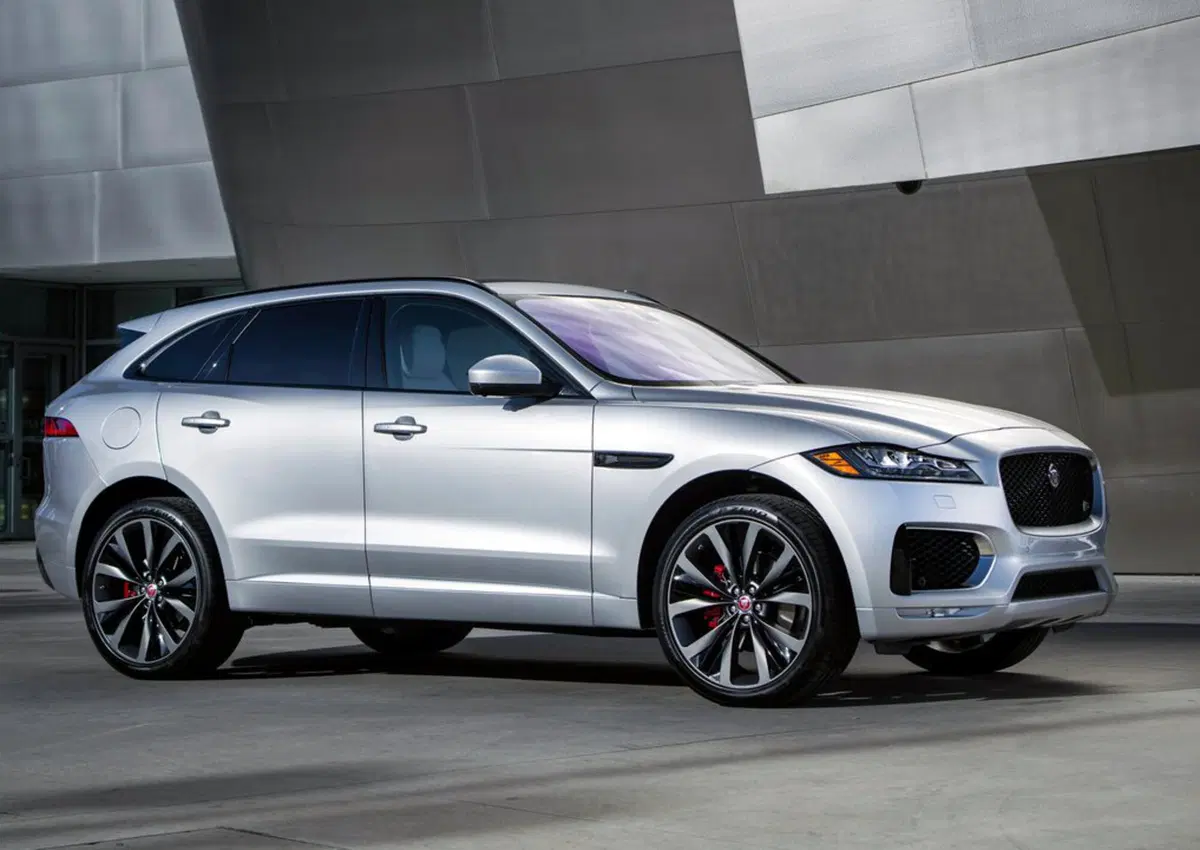 Jaguar F-Pace 3.0d i6 mhev R-Dynamic SE 90th Anniversary Edition awd 300cv auto (38)