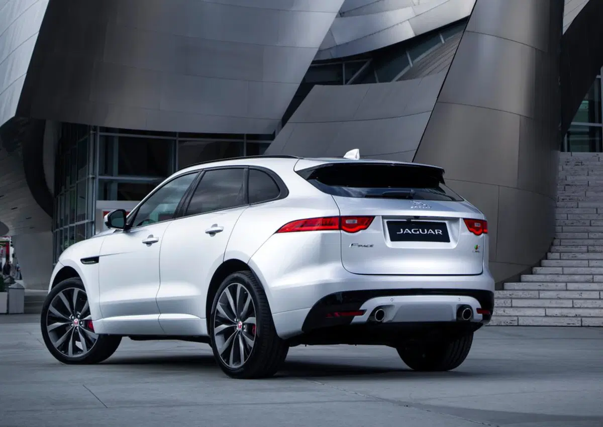 Jaguar F-Pace 3.0d i6 mhev R-Dynamic SE 90th Anniversary Edition awd 300cv auto (36)