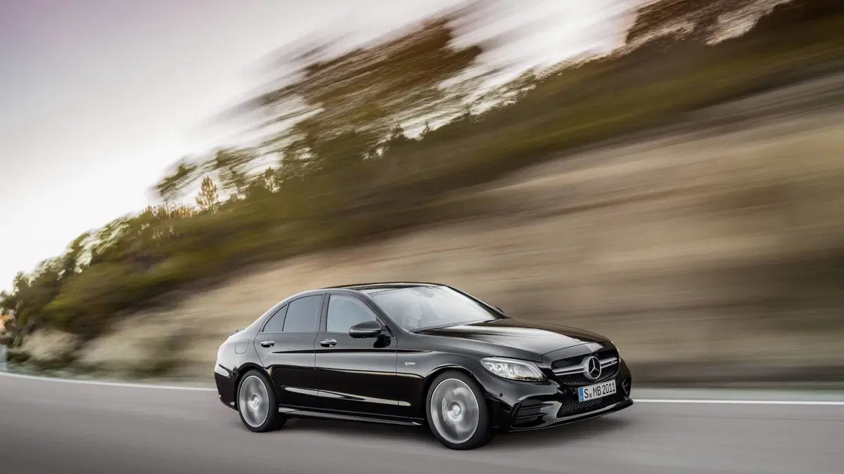 Mercedes-AMG C 43 4Matic, il restyling al Salone di Ginevra 2018 (4)