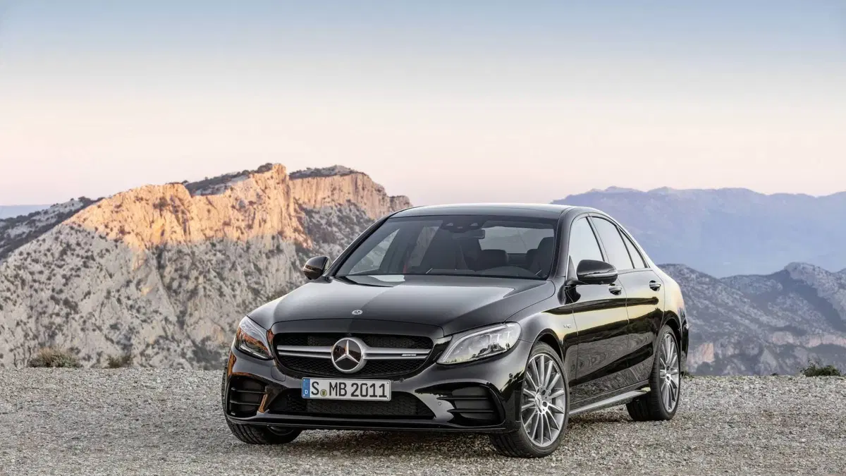 Mercedes-AMG C 43 4Matic, il restyling al Salone di Ginevra 2018 (2)
