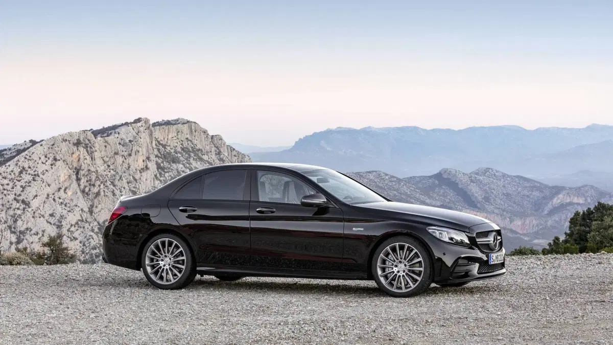 Mercedes-AMG C 43 4Matic, il restyling al Salone di Ginevra 2018 (7)