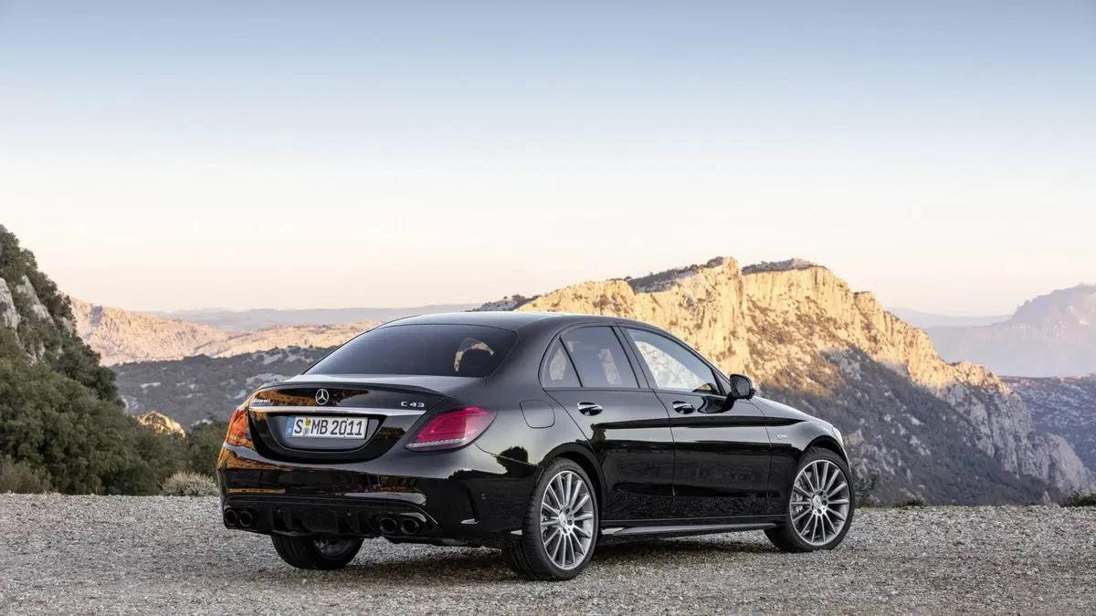 Mercedes-AMG C 43 4Matic, il restyling al Salone di Ginevra 2018 (8)