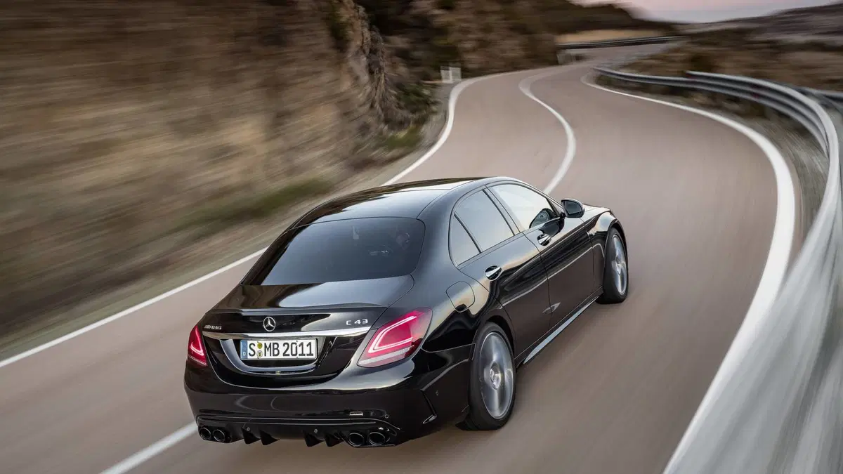 Mercedes-AMG C 43 4Matic, il restyling al Salone di Ginevra 2018 (9)