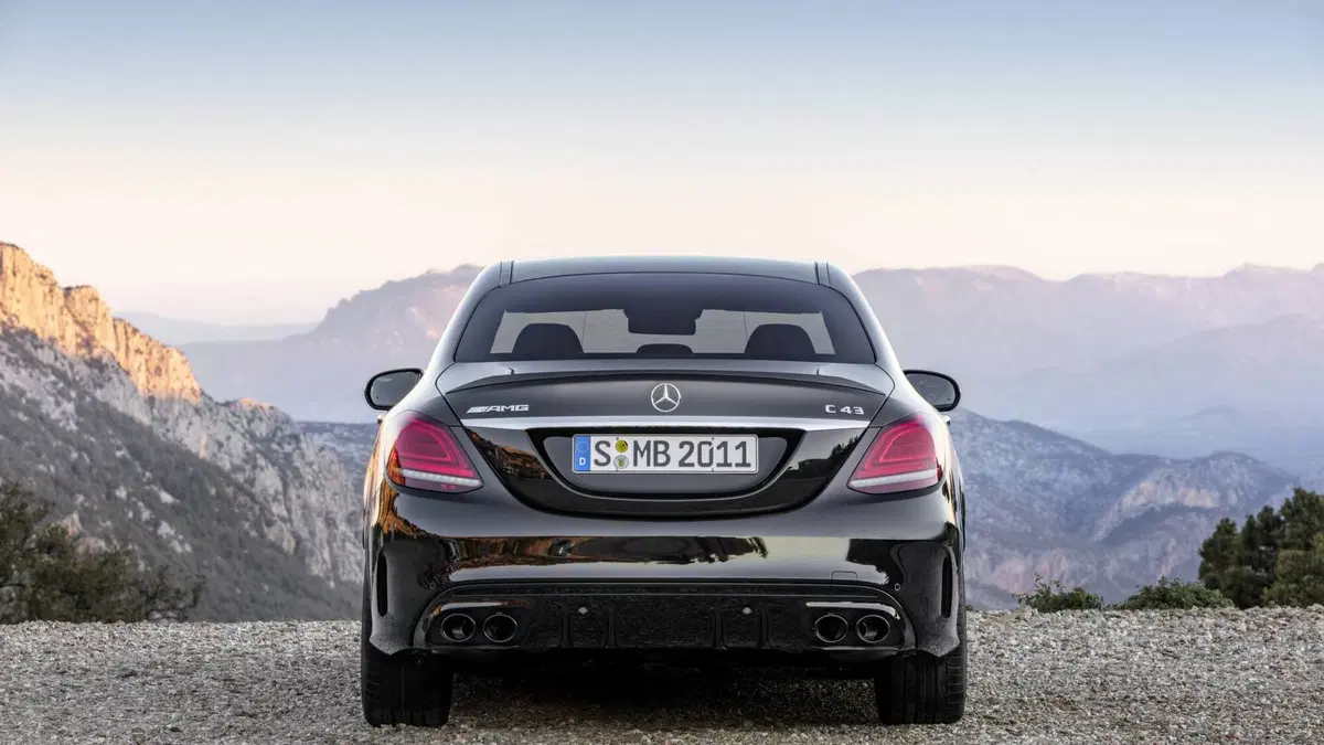 Mercedes-AMG C 43 4Matic, il restyling al Salone di Ginevra 2018 (10)