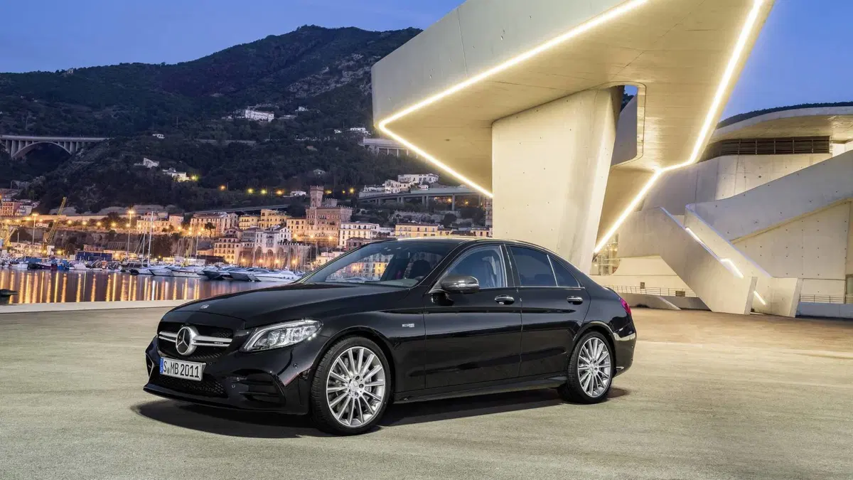 Mercedes-AMG C 43 4Matic, il restyling al Salone di Ginevra 2018 (12)