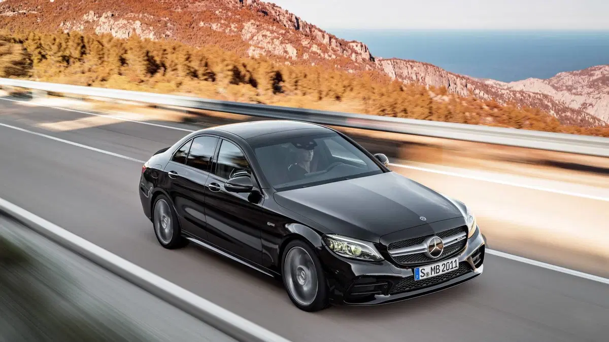 Mercedes-AMG C 43 4Matic, il restyling al Salone di Ginevra 2018 (13)
