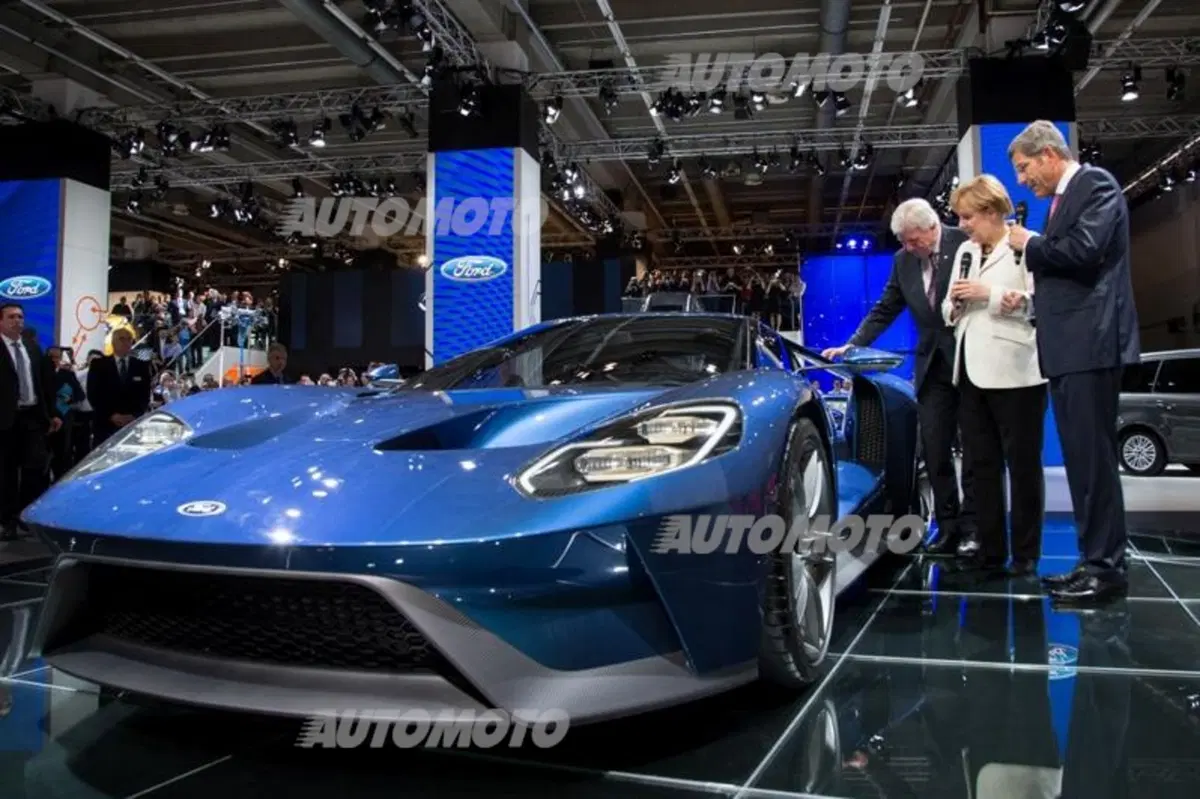 Angela Merkel: «L'industria dell'auto aiuti i rifugiati» (5)