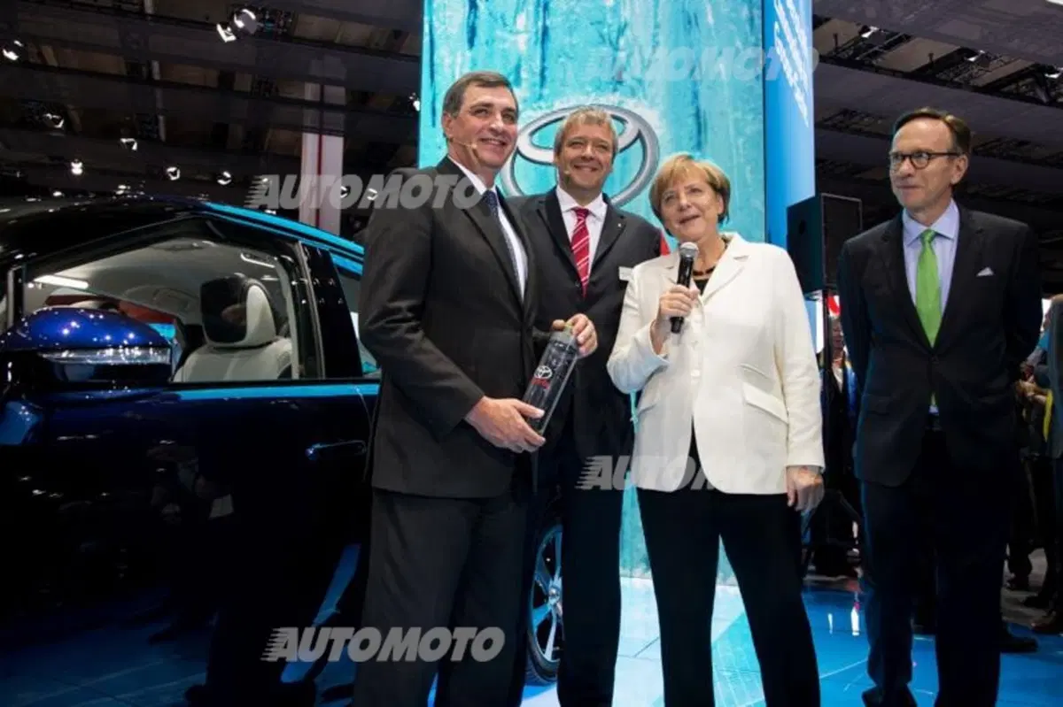 Angela Merkel: «L'industria dell'auto aiuti i rifugiati» (7)
