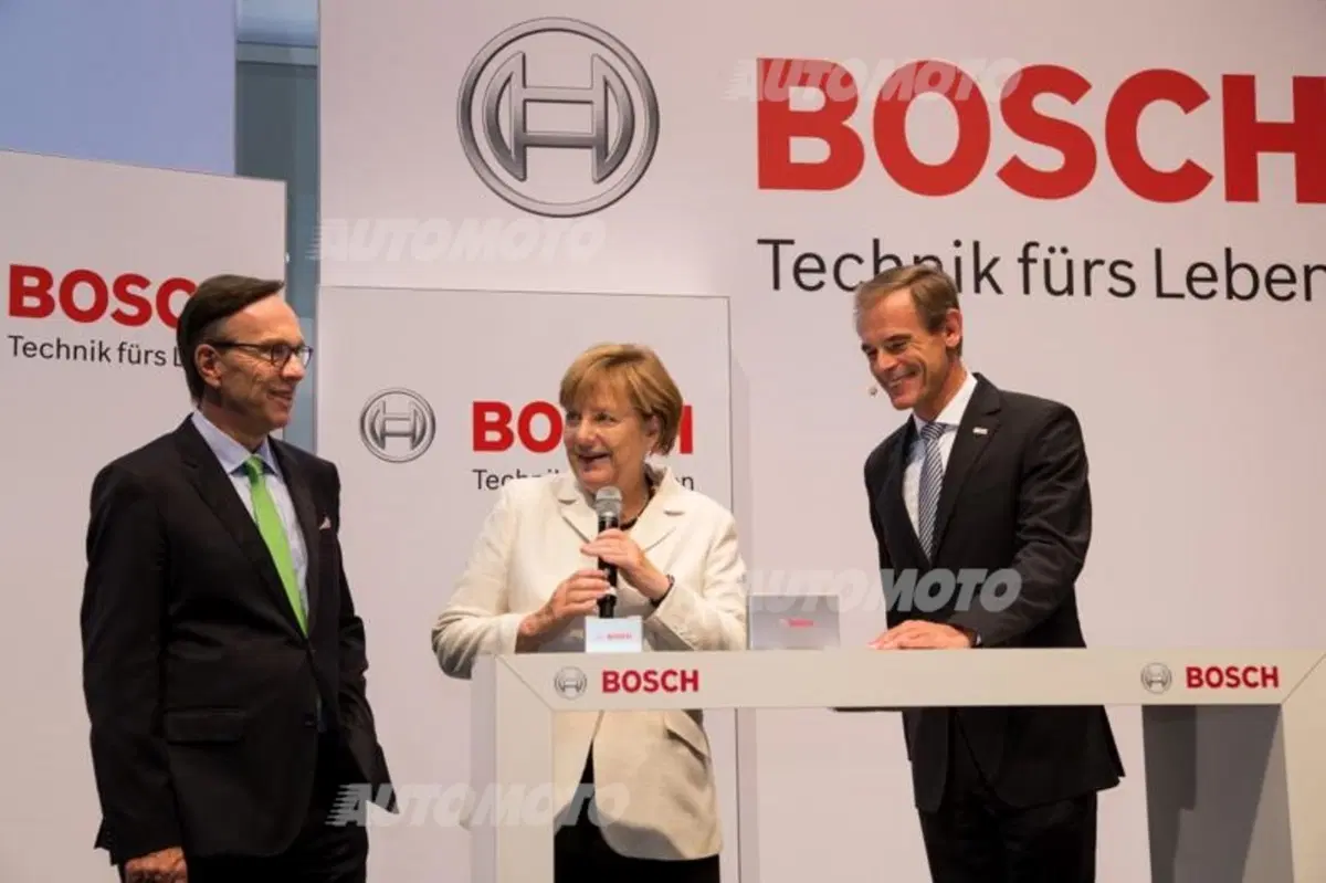 Angela Merkel: «L'industria dell'auto aiuti i rifugiati» (8)