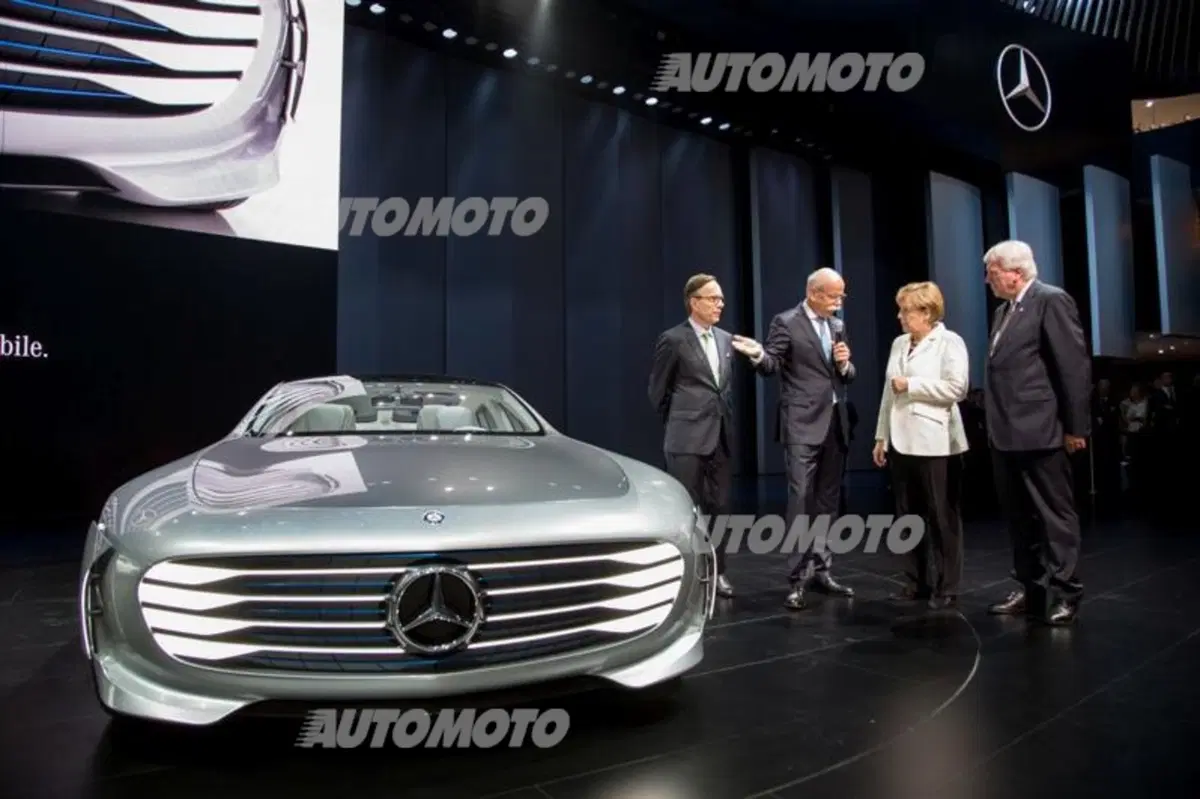 Angela Merkel: «L'industria dell'auto aiuti i rifugiati» (10)