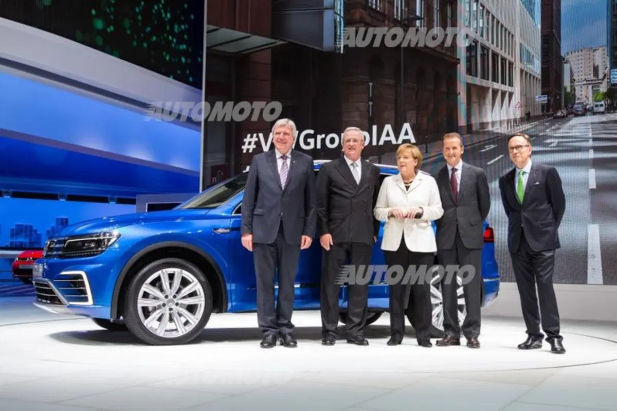 Angela Merkel: «L'industria dell'auto aiuti i rifugiati» (11)