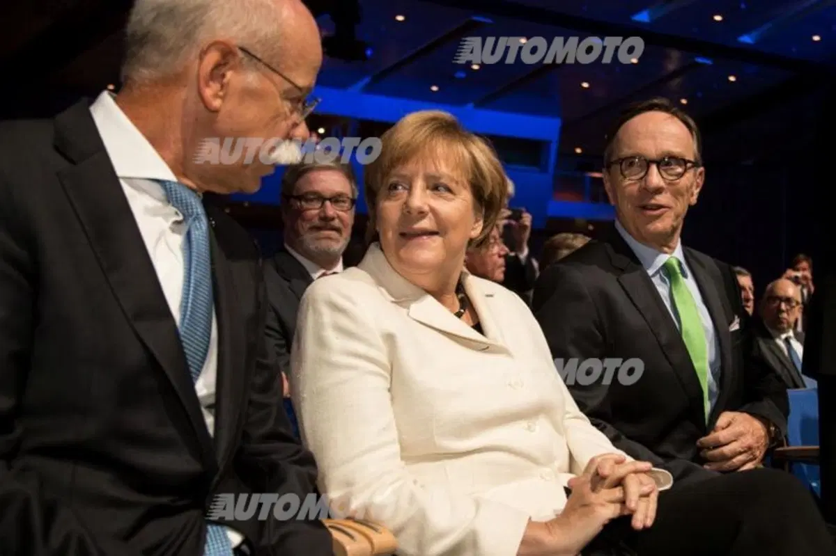 Angela Merkel: «L'industria dell'auto aiuti i rifugiati» (15)