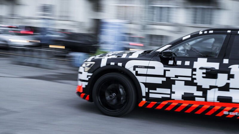 Audi e-tron concept al Salone di Ginevra [Video]