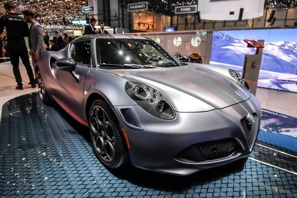 Alfa Romeo 4C, al Salone di Ginevra 2018 le Competizione e Italia (16)