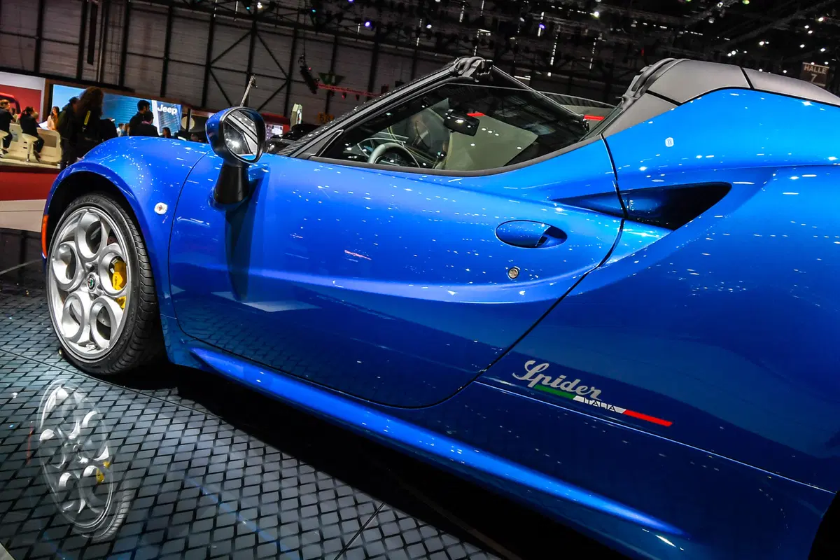 Alfa Romeo 4C, al Salone di Ginevra 2018 le Competizione e Italia (18)