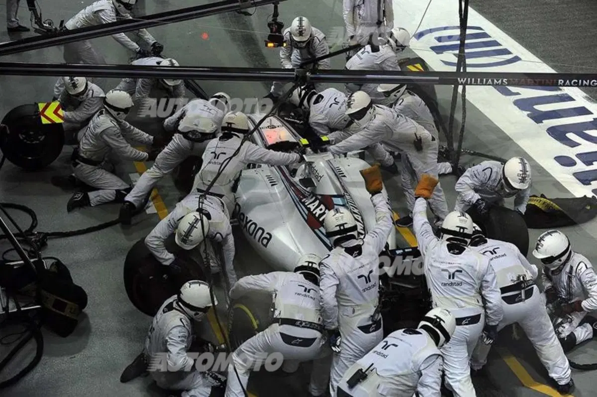 F1, Gp Singapore 2015, Vettel: «Proveremo a dare del filo da torcere alla Mercedes» (19)