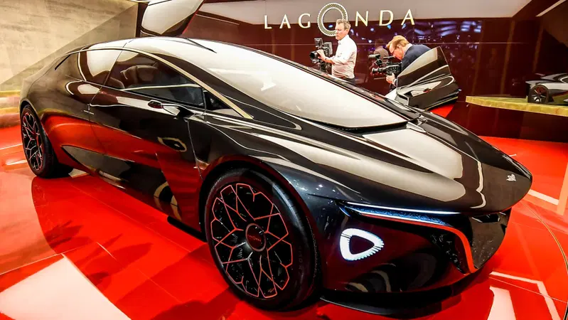 Aston Martin Lagonda Vision Concept al Salone di Ginevra 2018 [Video]
