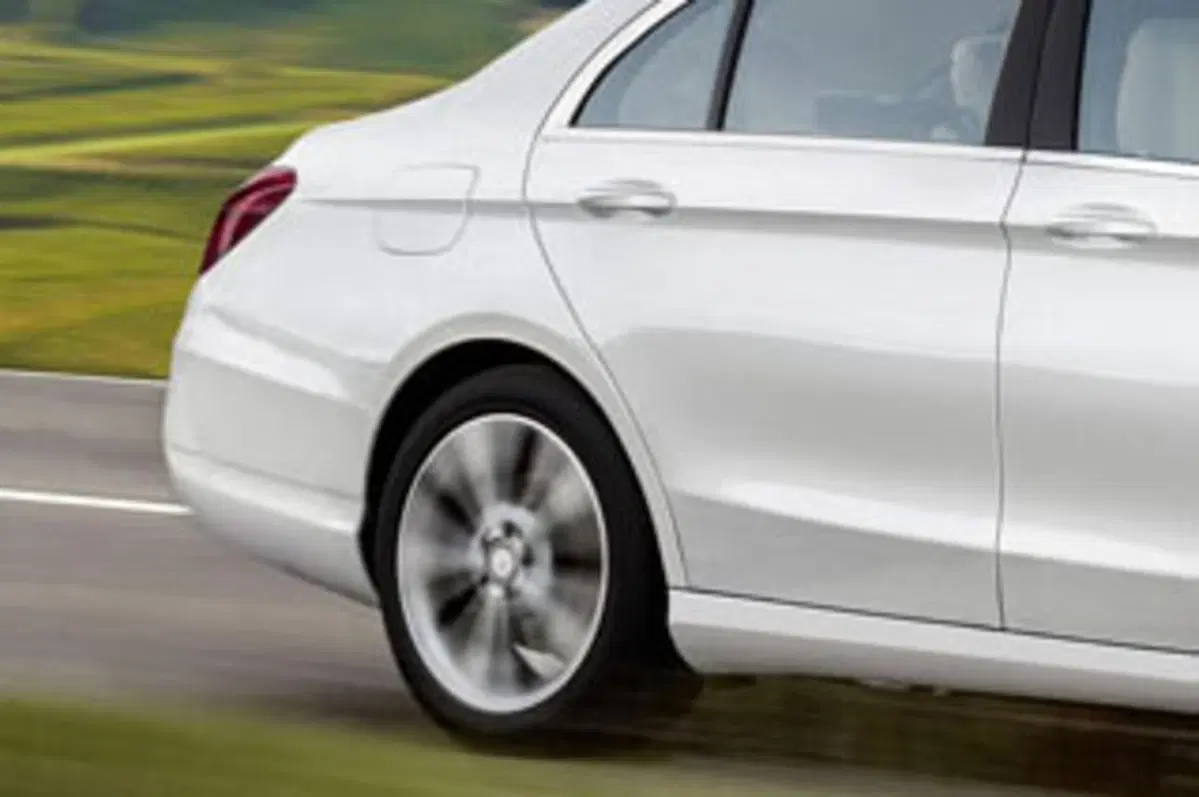 Nuova Mercedes Classe E: nel rendering, tanto in comune con la Classe C (4)