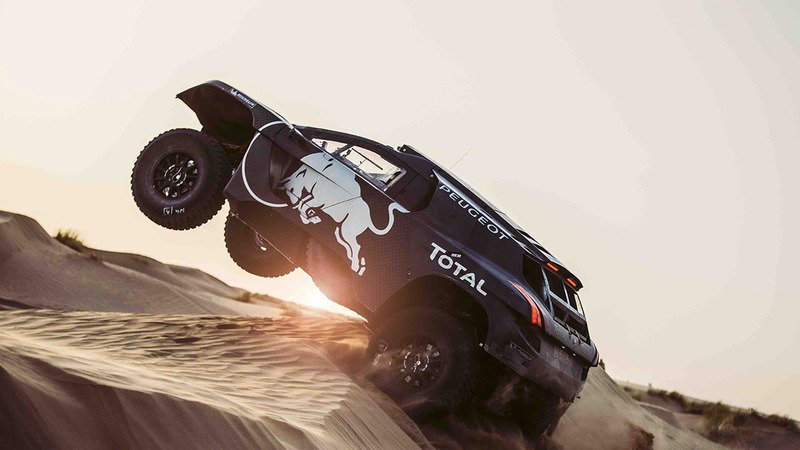 Dakar 2016. Ecco la nuova Peugeot 2008 DKR16! [VIDEO]