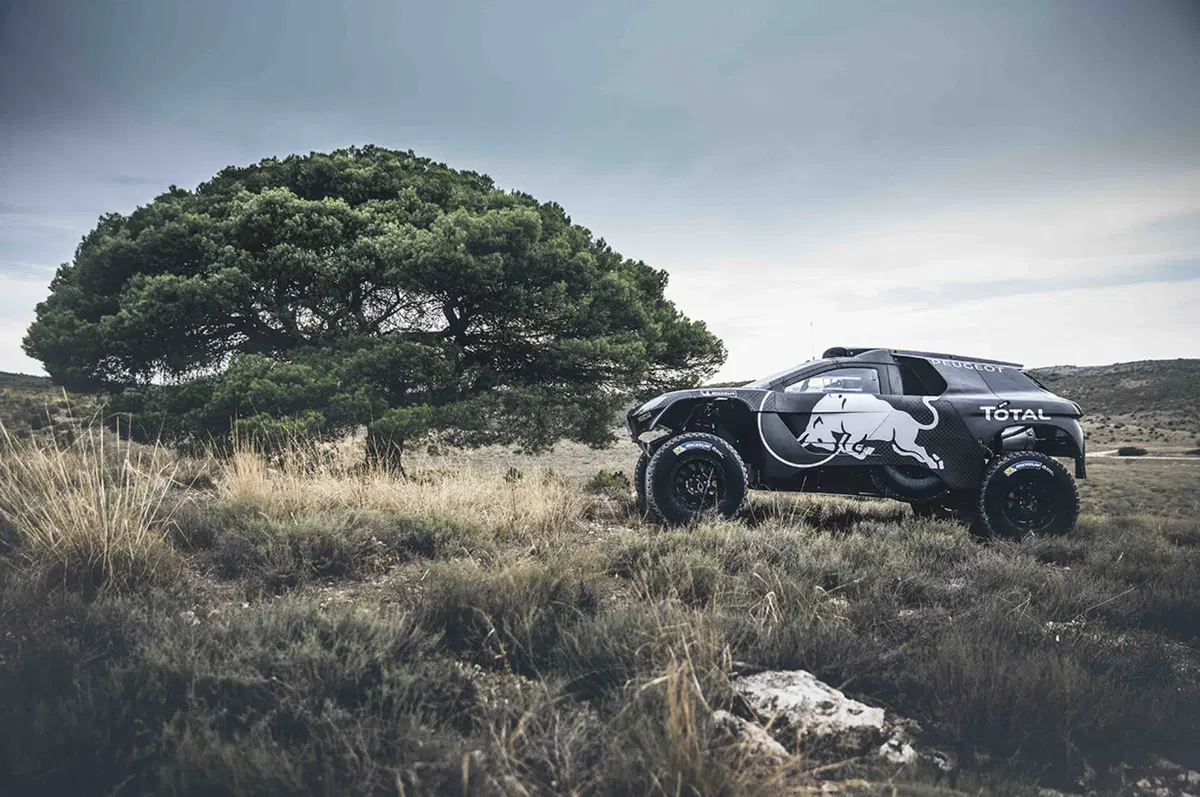 Dakar 2016. Ecco la nuova Peugeot 2008 DKR16! [VIDEO] (2)