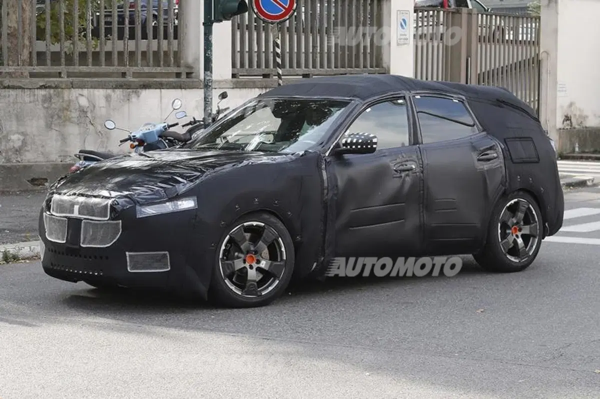 Maserati Levante: beccata per la prima volta la versione definitiva (4)
