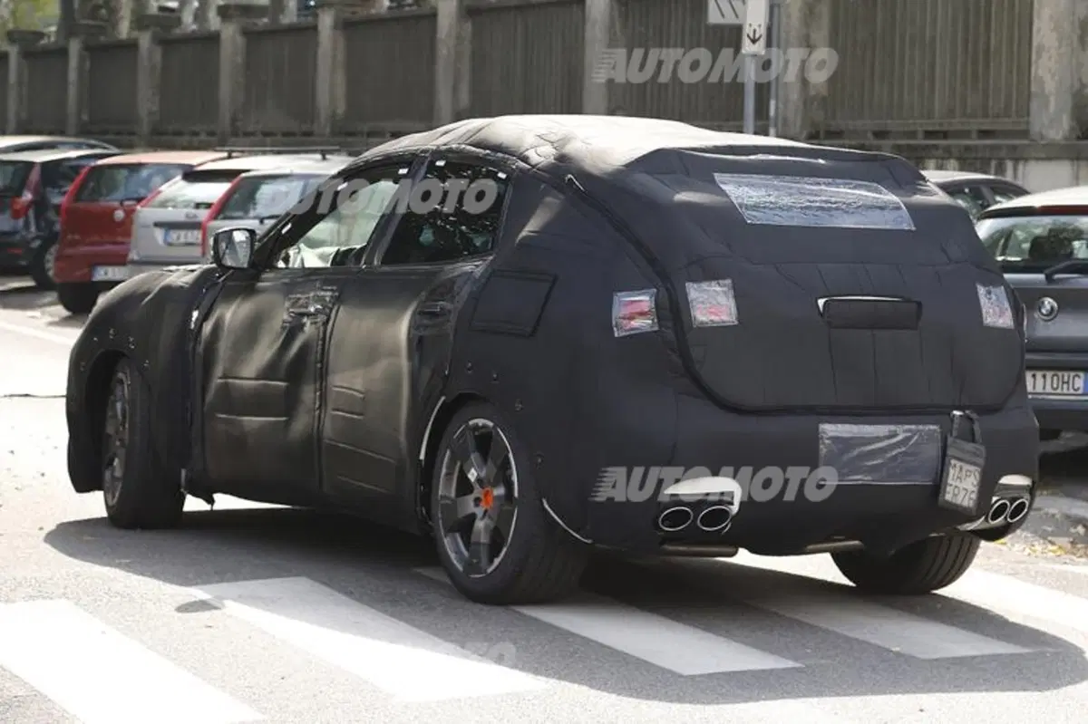 Maserati Levante: beccata per la prima volta la versione definitiva (7)