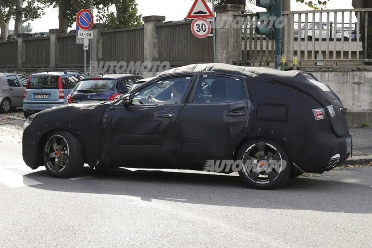 Maserati Levante: beccata per la prima volta la versione definitiva (8)