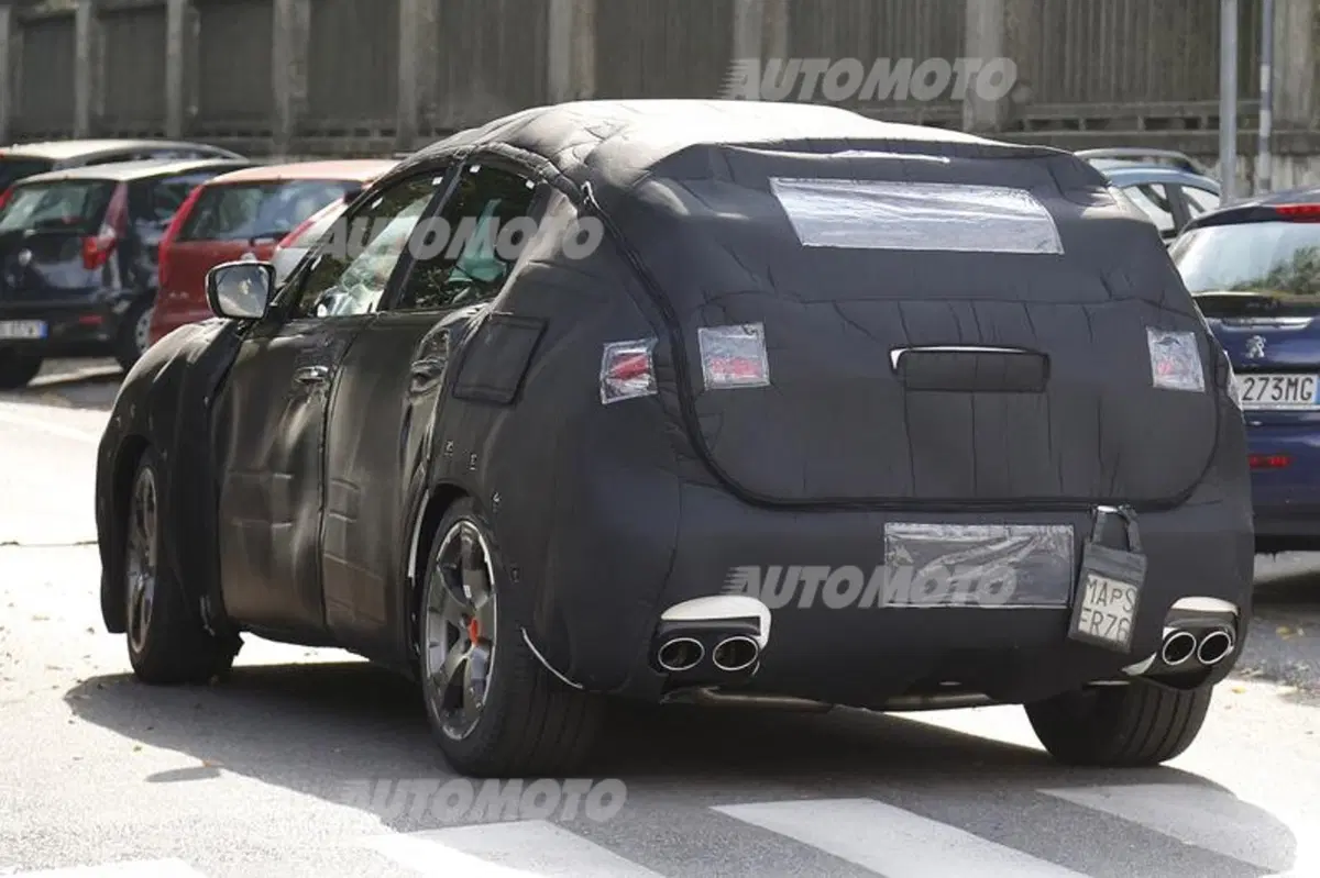 Maserati Levante: beccata per la prima volta la versione definitiva (9)