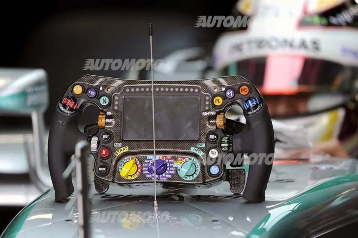 F1, Gp Giappone 2015: pole per Rosberg. Vettel quarto (7)