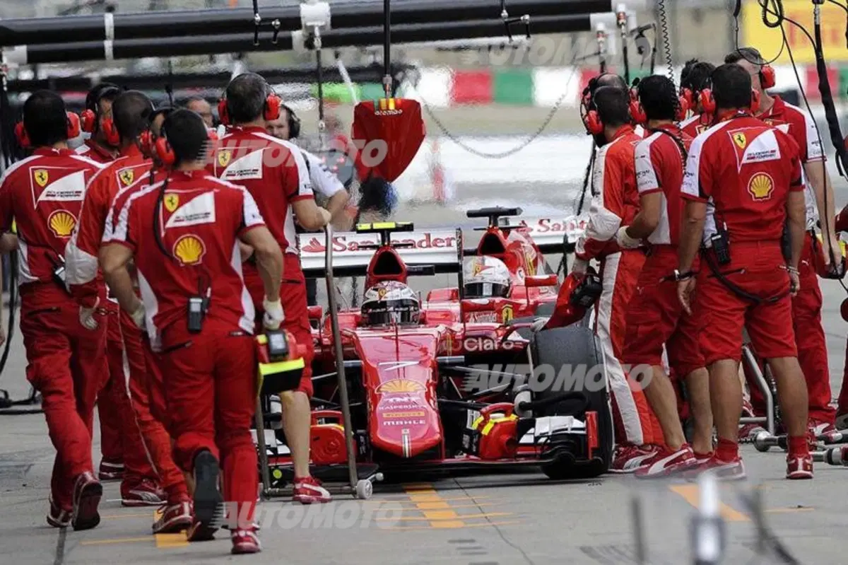 F1, Gp Giappone 2015: pole per Rosberg. Vettel quarto (17)