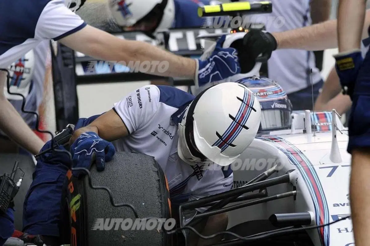 F1, Gp Giappone 2015: pole per Rosberg. Vettel quarto (18)