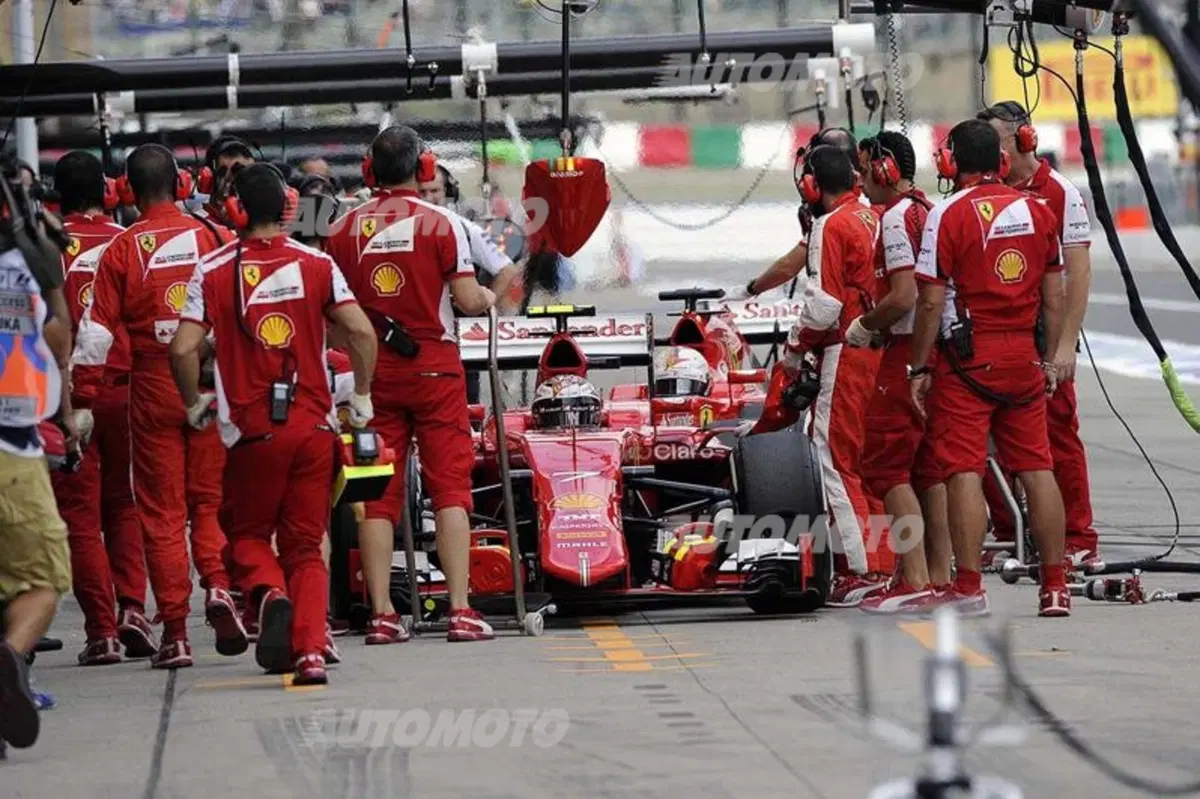 F1, Gp Giappone 2015: pole per Rosberg. Vettel quarto (41)